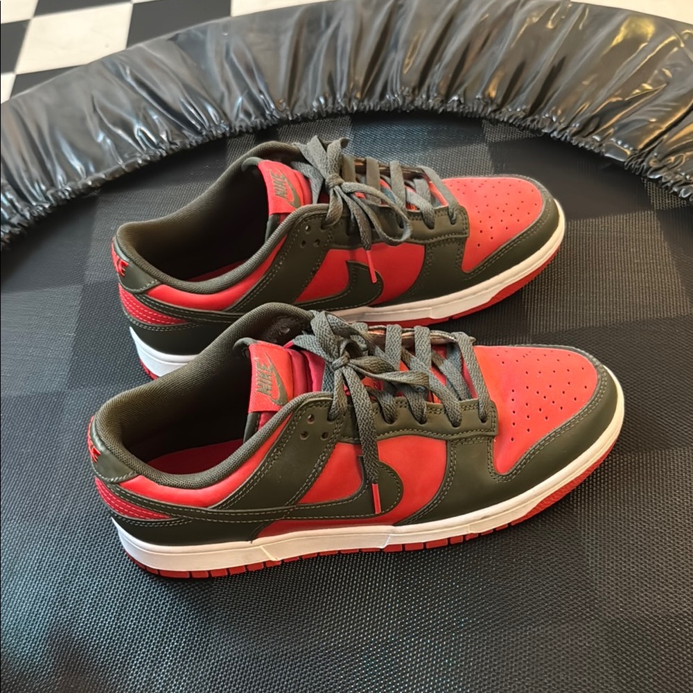 Nike Men's Red black/gray dunks